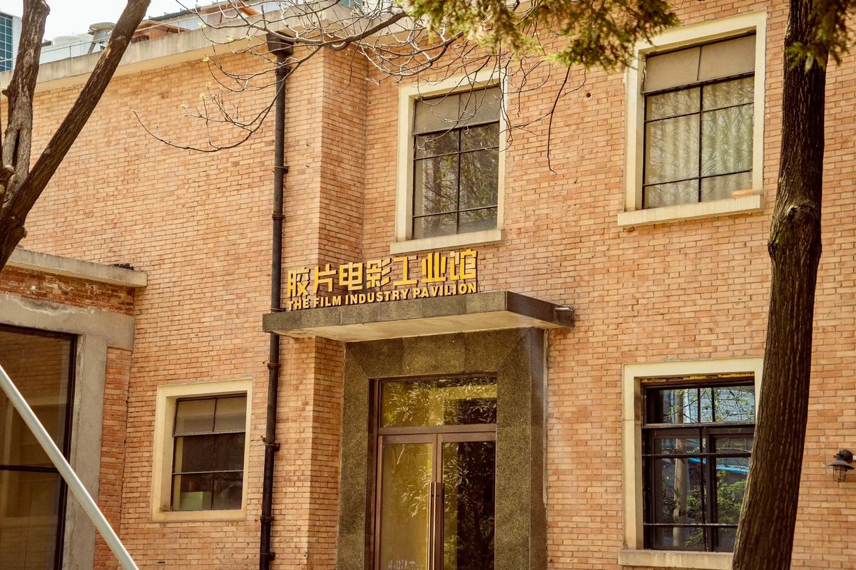 少妇av二区的相关介绍
