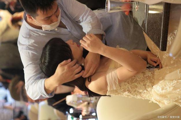美女同桌让我操的相关介绍
