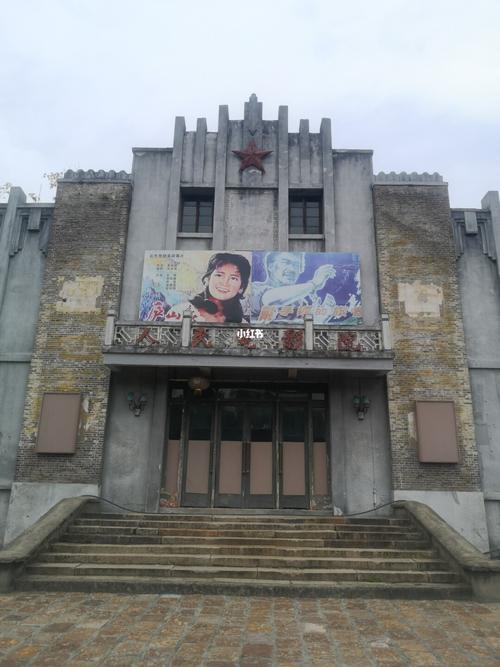 一边摸下边一边亲上面的相关介绍