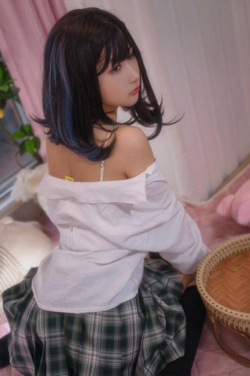 三吉彩花大尺度写真的相关介绍