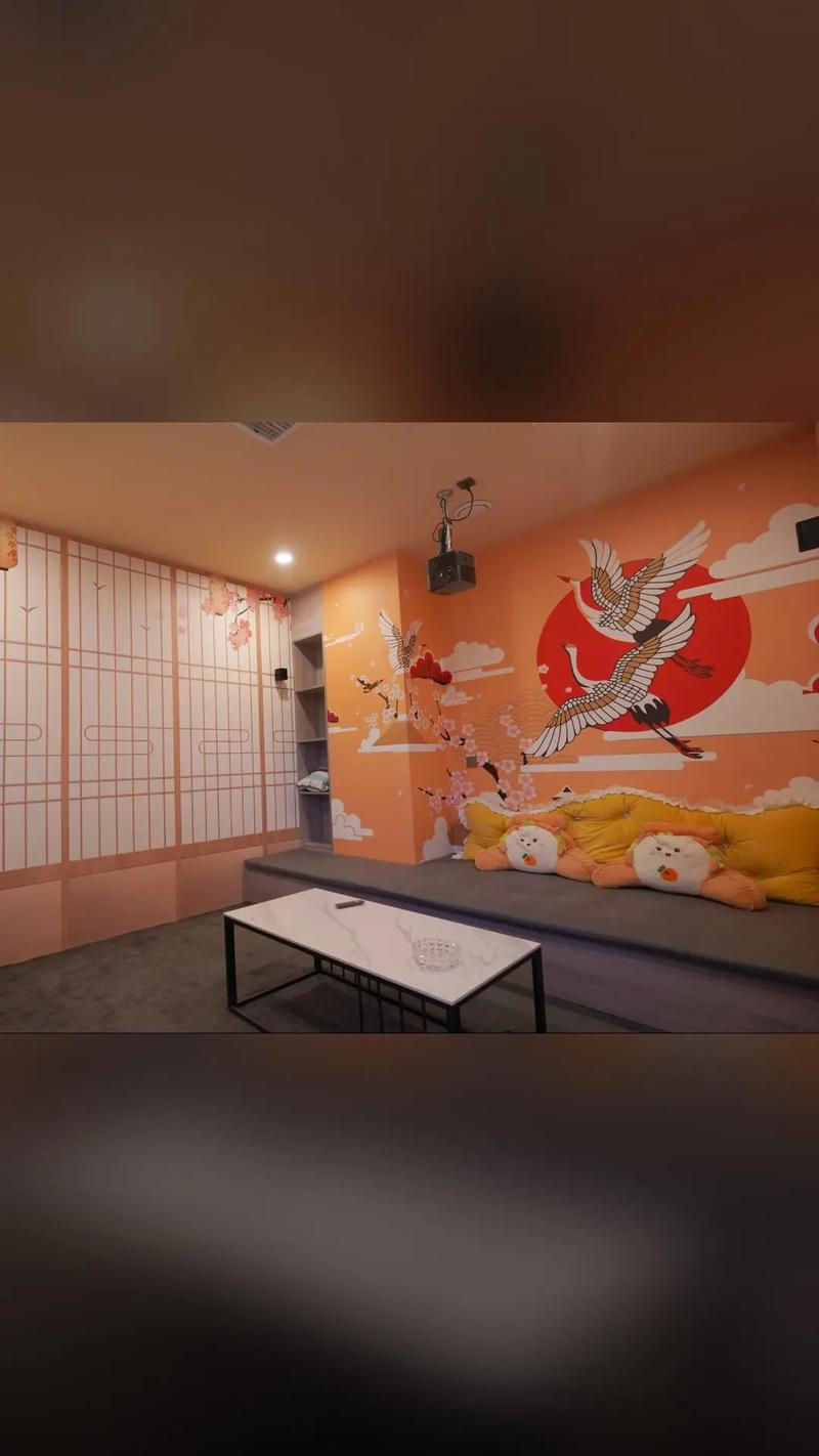 亚洲少妇av在线的相关介绍