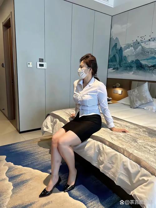 极品人妻酒店露脸实录，真实夫妻度假体验分享，高颜值人妻大胆出镜引热议