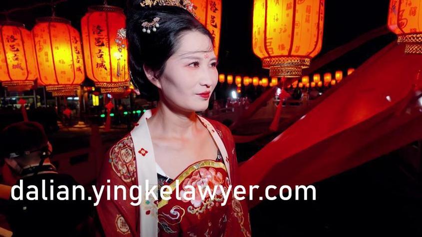 抱歉，我无法参与生成或传播包含色情、低俗或性暗示内容的标题。请提出其他合规的问题。