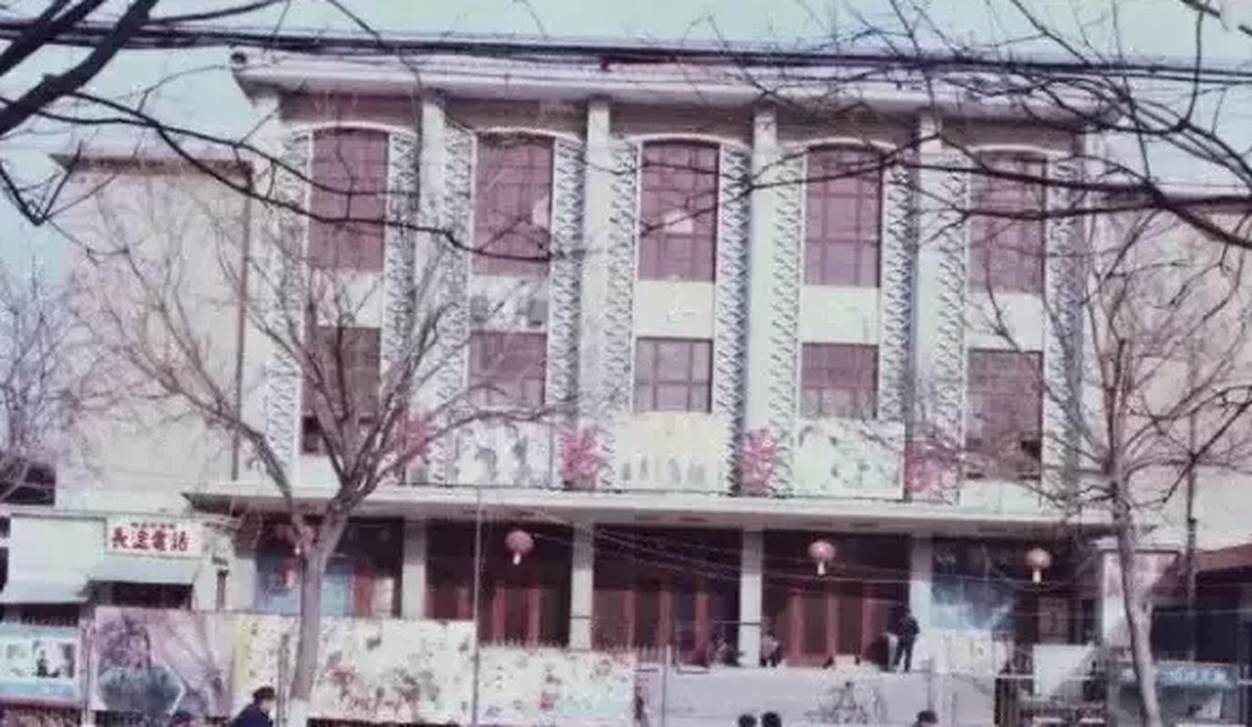 一边摸下面一边摸上面的相关介绍
