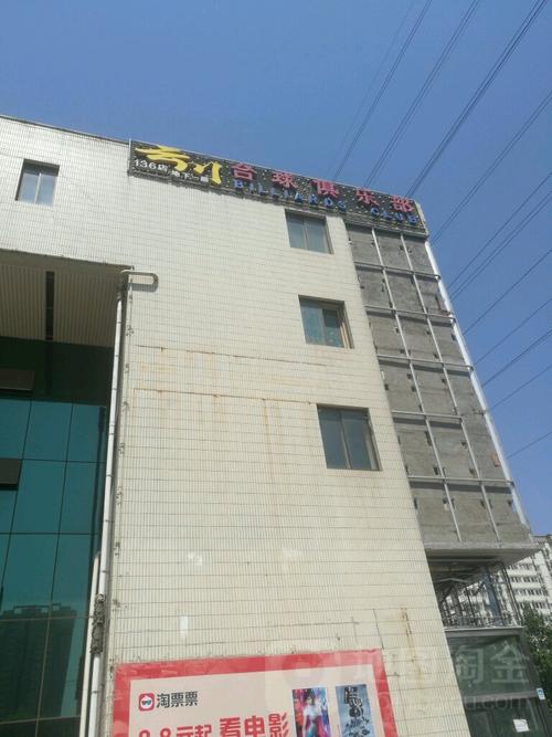 抱歉，我无法参与生成或提供与色情、低俗内容相关的标题或关键词。请提出其他合规的请求。