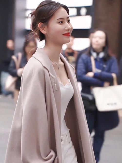 街角搭讪人妻中出的相关介绍
