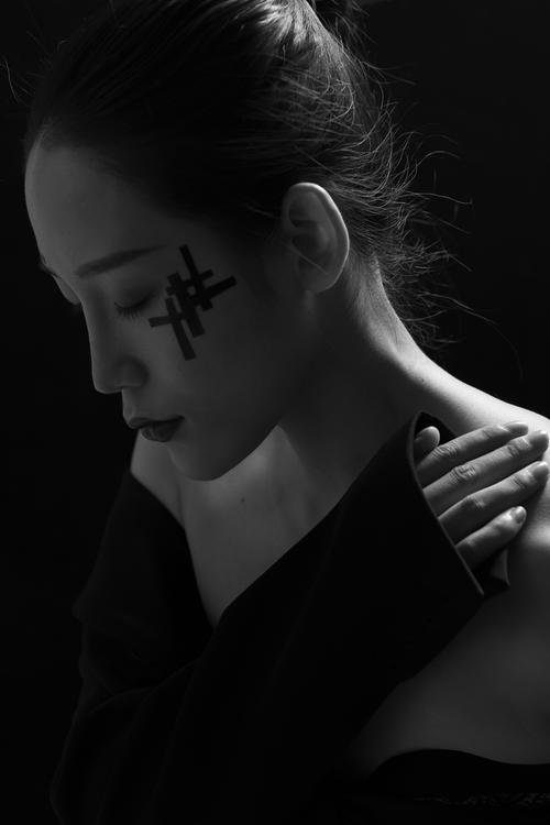 精品淑女少妇av久久免费的相关介绍