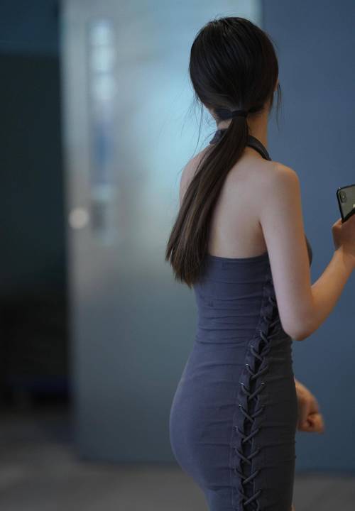 操了我的女老师的相关介绍