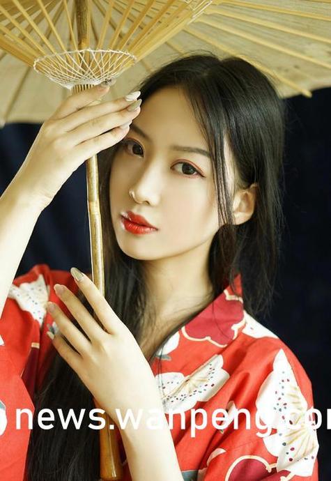 美女被扒开逼操的相关介绍