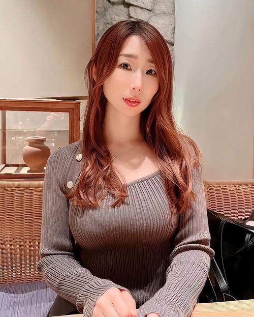 短篇人妻艳情的相关介绍