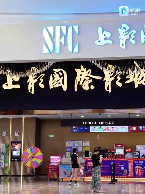 一边亲一边脱一边摸的相关介绍